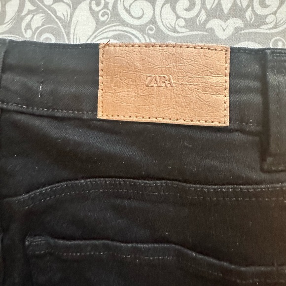 BLACK ZARA JEANS! NEVER WORN OUT PERFECT CONDITION - Picture 3 of 3